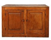 ANTIQUE AMERICAN PINE CABINETt