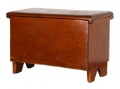 ANTIQUE AMERICAN PINE CHEST19t