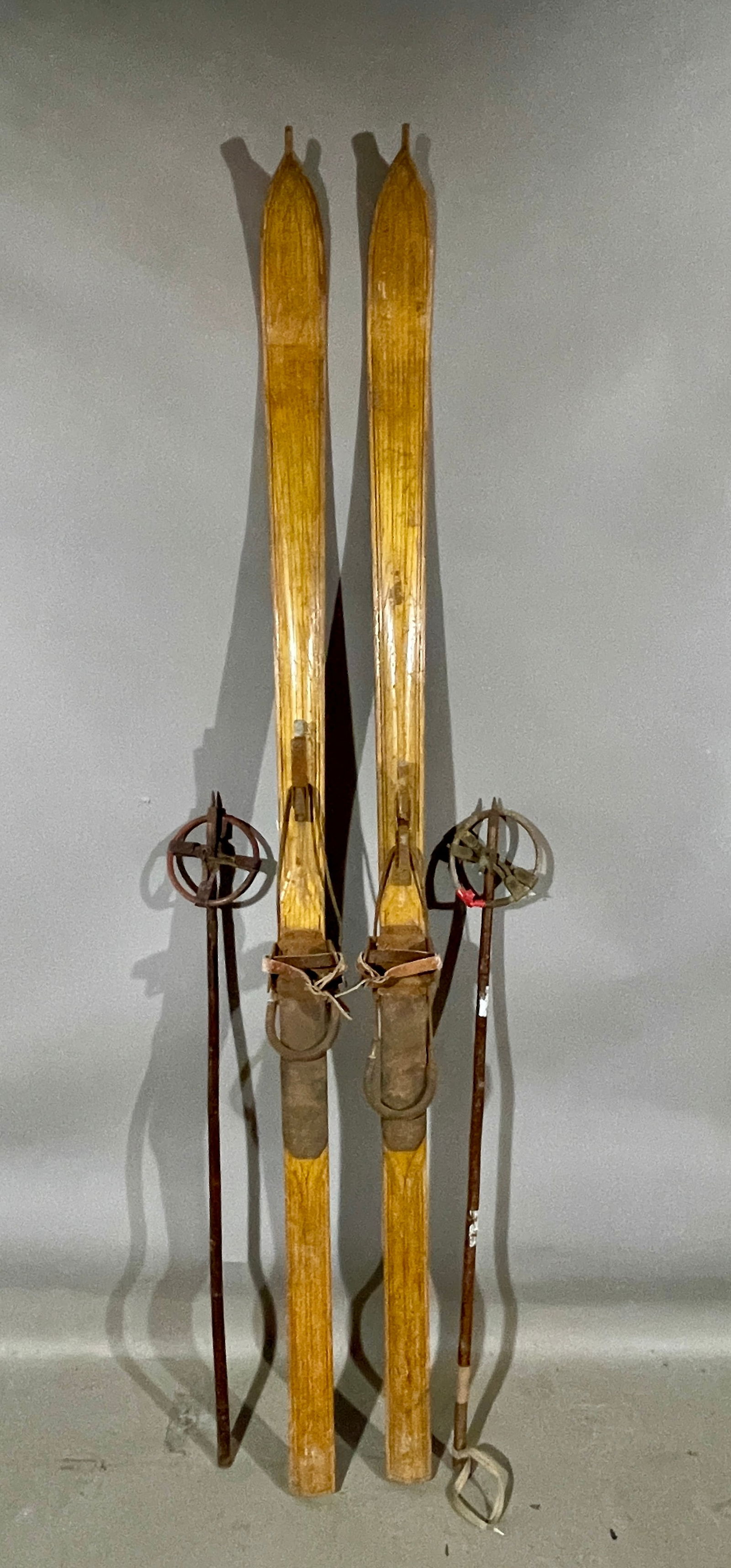 ANTIQUE ASH SKISWith metal and