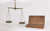 ANTIQUE BRASS HAND BALANCE SCA