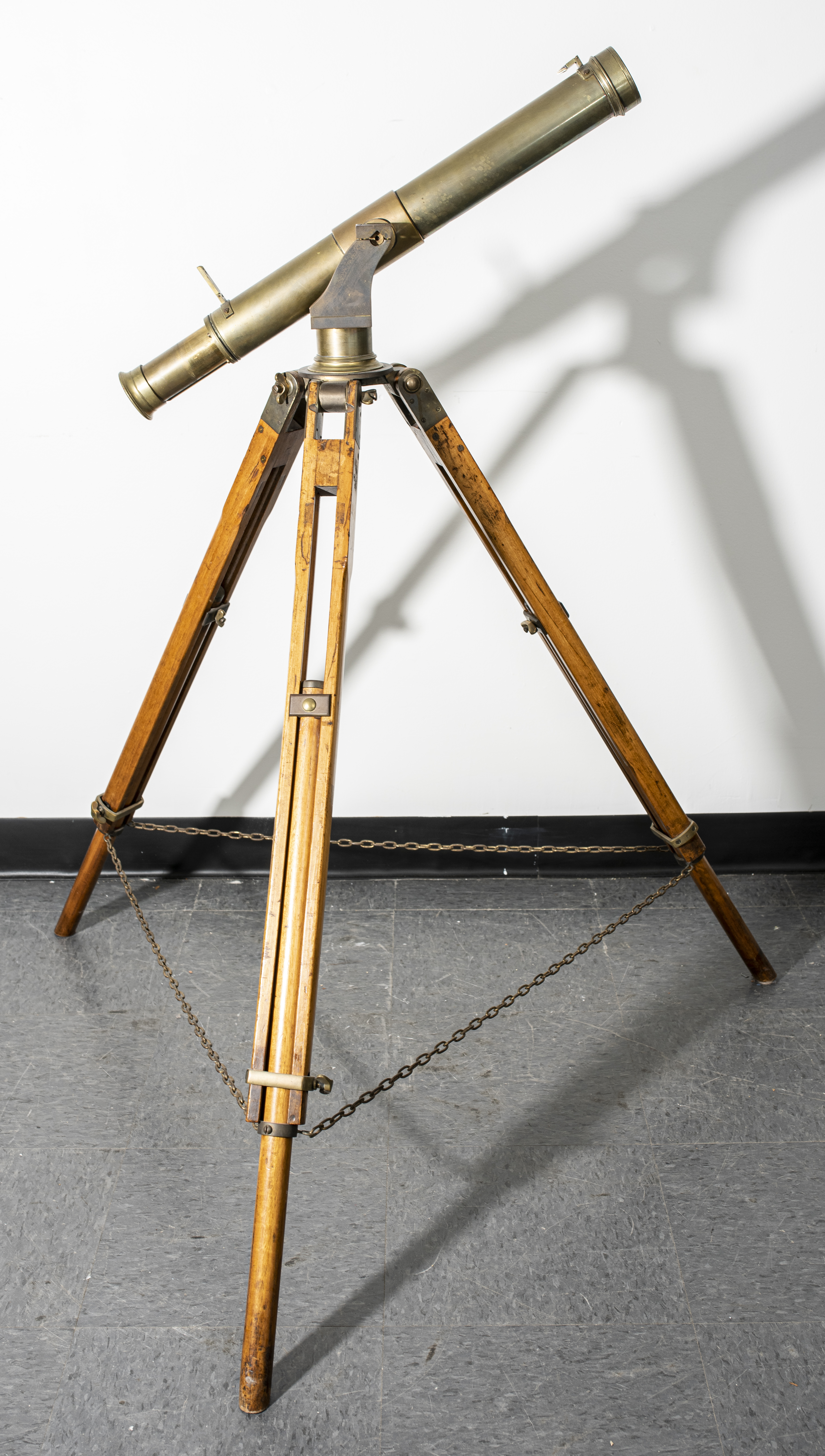 ANTIQUE BRASS TELESCOPE ON