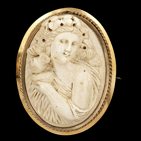 Antique Brooch A 10K yellow gold