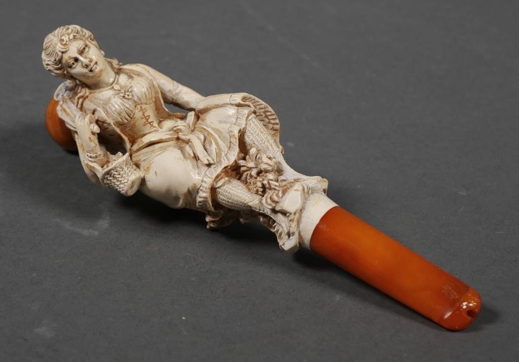 ANTIQUE CARVED MEERSCHAUM, WOMANOld