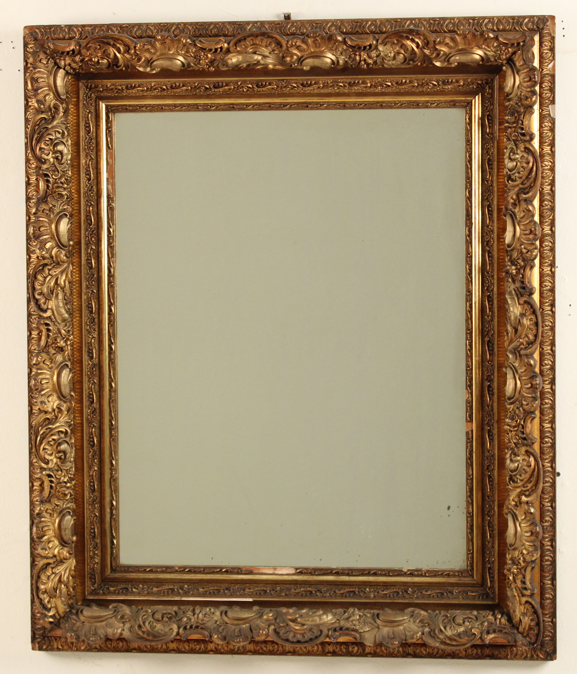ANTIQUE CARVED WOOD GOLDLEAF