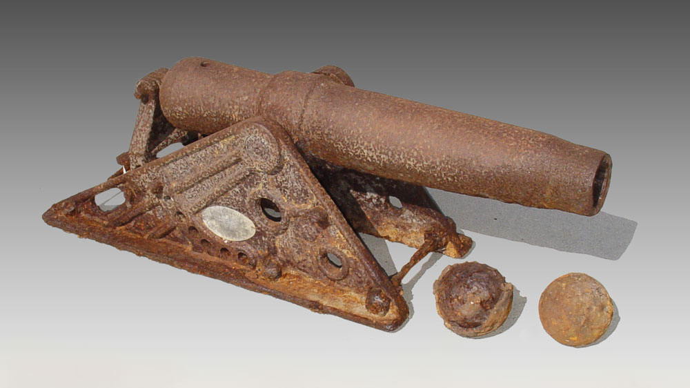 ANTIQUE CAST IRON SIGNAL CANNON: In