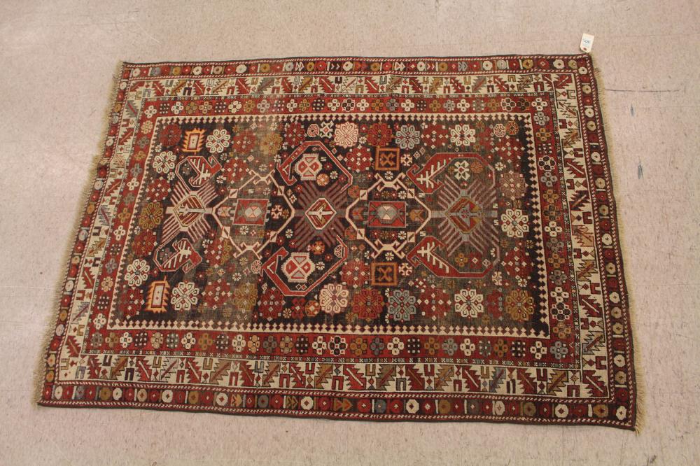ANTIQUE CAUCASIAN AREA RUGANTIQUE