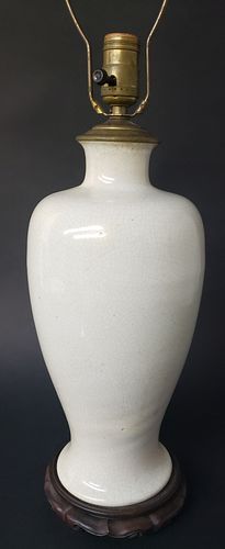 ANTIQUE CHINESE BLANC DE CHINE VASE