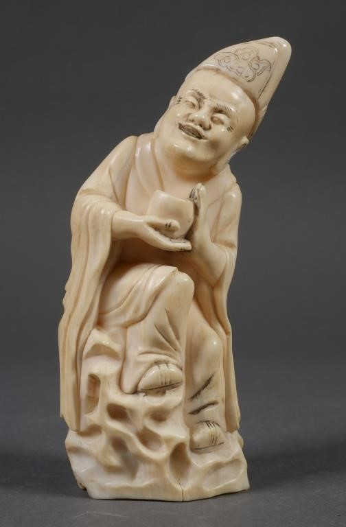 ANTIQUE CHINESE CARVED WHALE