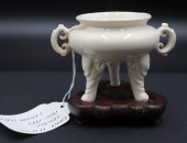 ANTIQUE CHINESE DEHUA TRIPOD C
