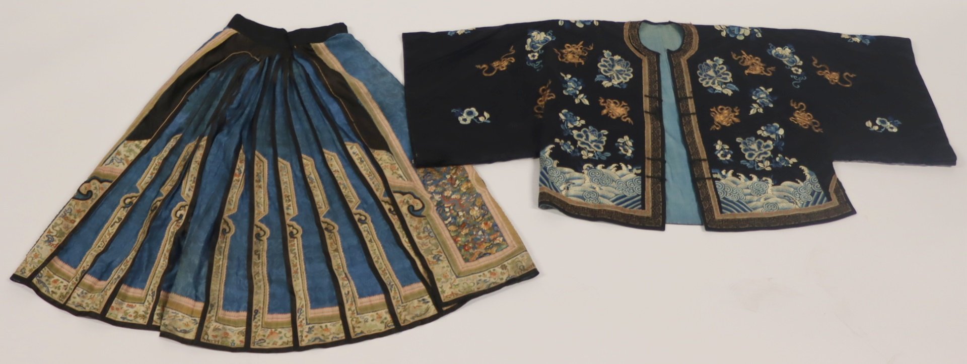 ANTIQUE CHINESE EMBROIDERED