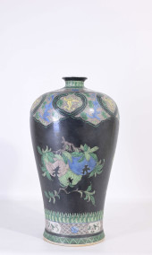 ANTIQUE CHINESE FAMILLE NOIR V