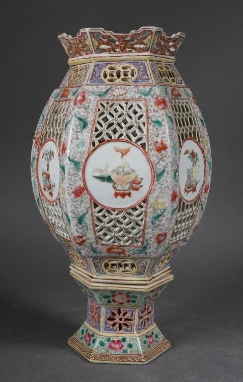 ANTIQUE CHINESE FAMILLE ROSE