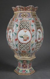 ANTIQUE CHINESE FAMILLE ROSE P