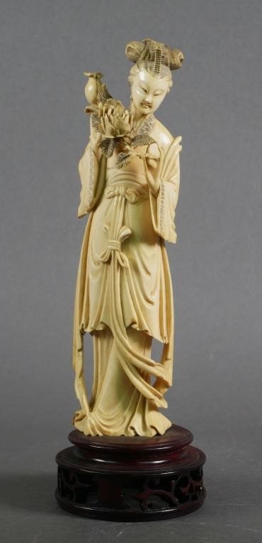 ANTIQUE CHINESE IVORY FIGUREIvory