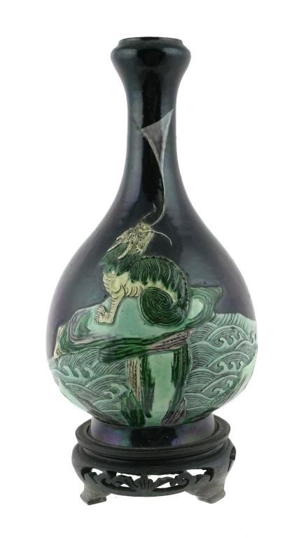 ANTIQUE CHINESE PORCELAIN BOTTLE