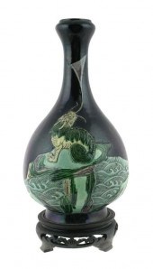ANTIQUE CHINESE PORCELAIN BOTT