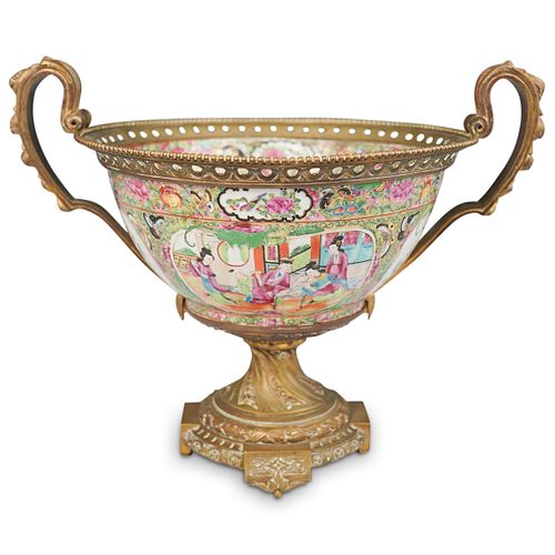 ANTIQUE CHINESE ROSE MEDALLION