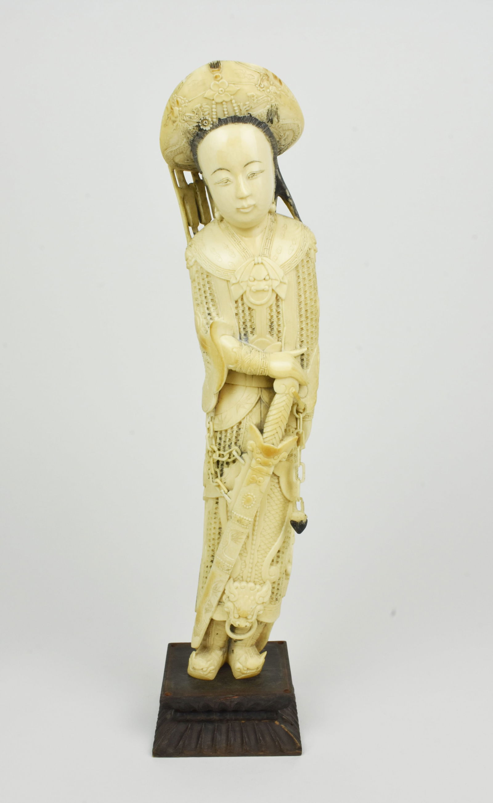ANTIQUE CHINESE STANDING FIGURE