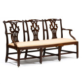 ANTIQUE CHIPPENDALE STYLE CARV