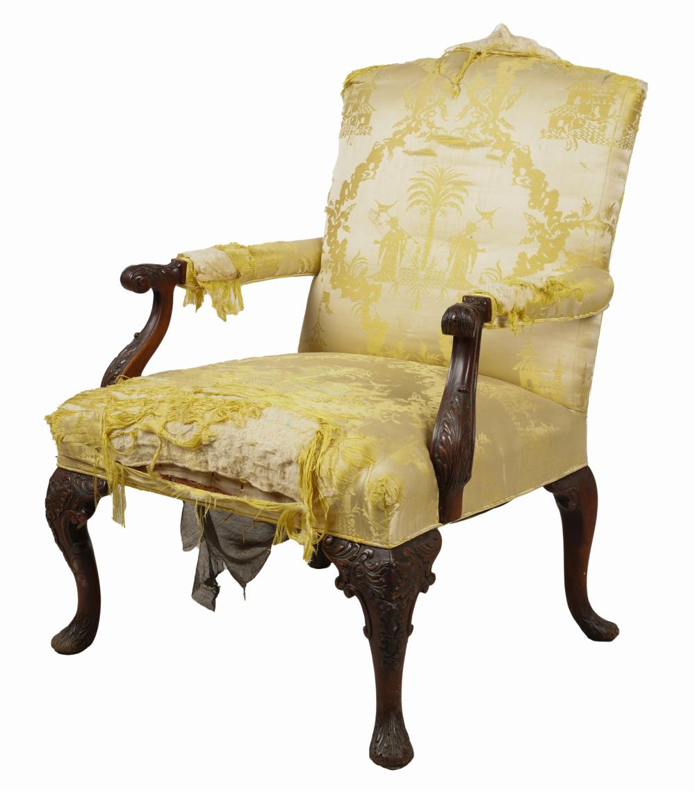 ANTIQUE CHIPPENDALE-STYLE CARVED