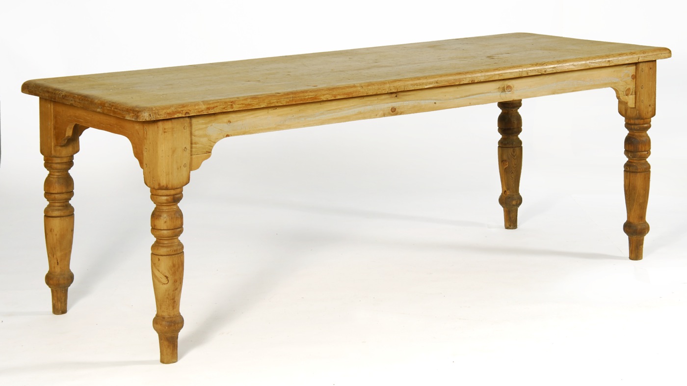 ANTIQUE CONTINENTAL FARM TABLEIn