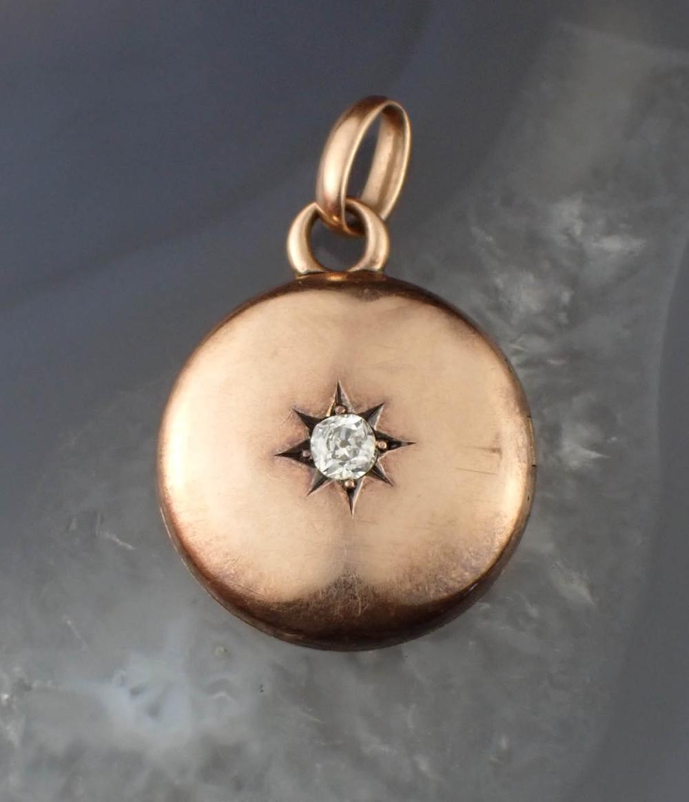 ANTIQUE DIAMOND AND FOURTEEN