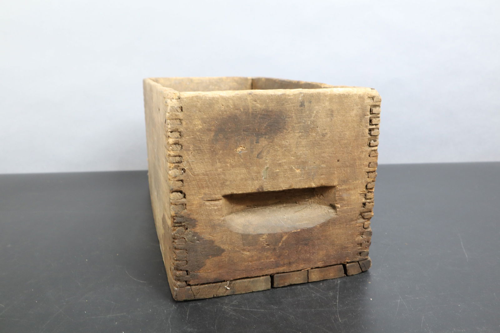 ANTIQUE DISTRESSED WOODEN CRATE,