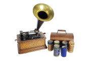 ANTIQUE EDISON PHONOGRAPH WITH