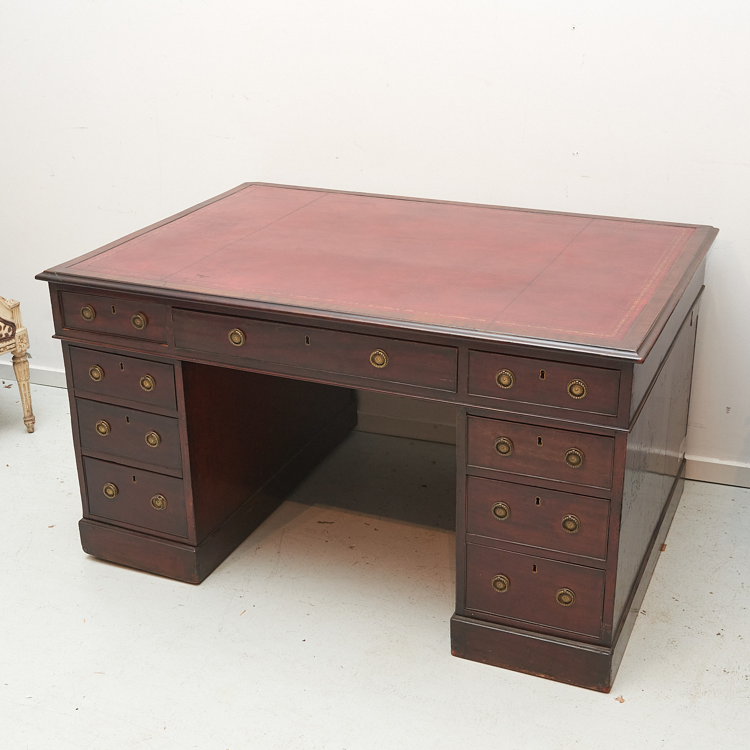 ANTIQUE ENGLISH LEATHER TOP