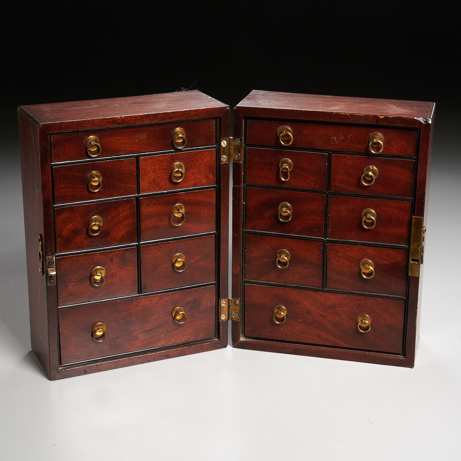 ANTIQUE ENGLISH TRAVELING