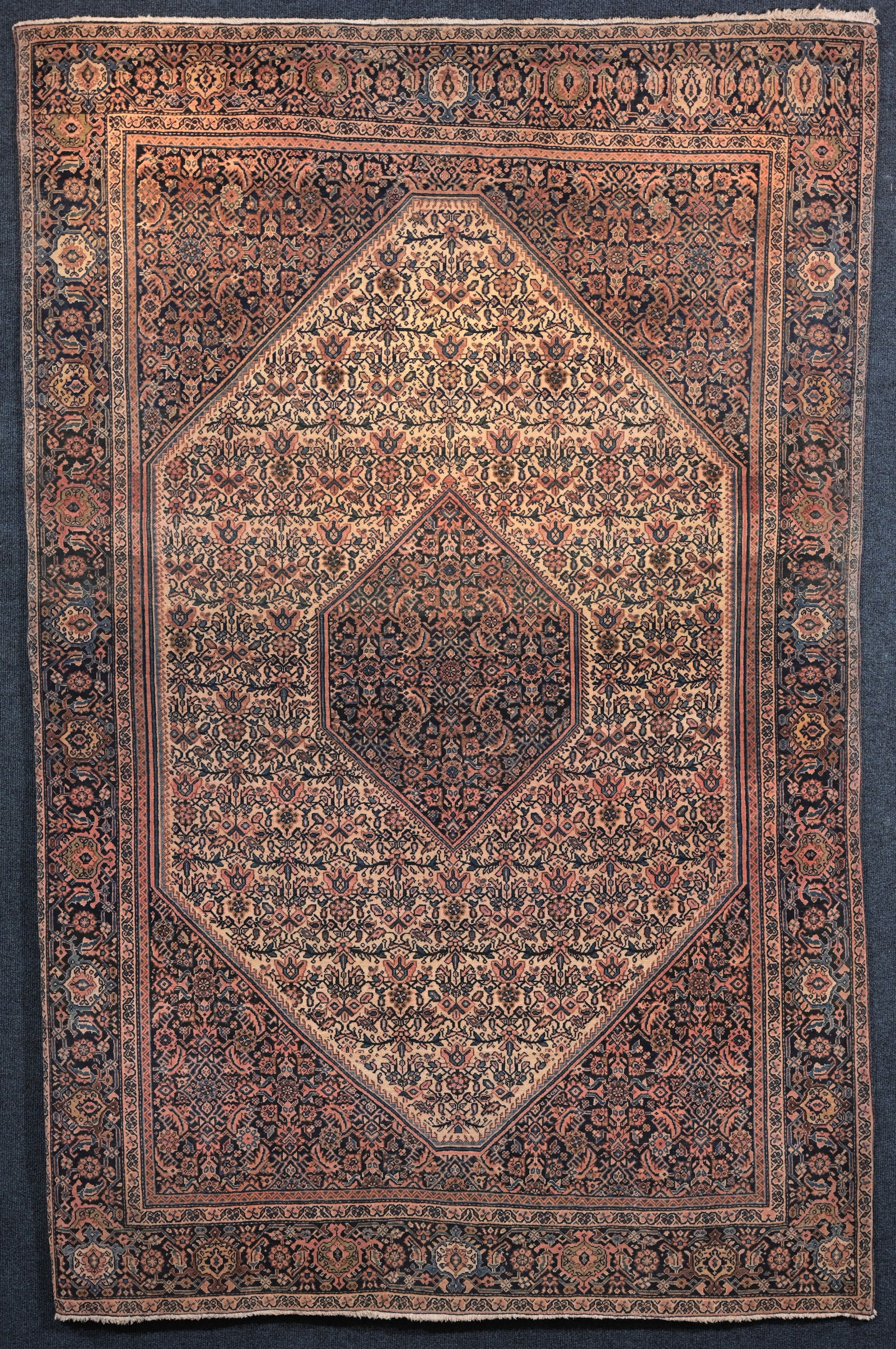 ANTIQUE FEREGHAN SAROUK RUG -