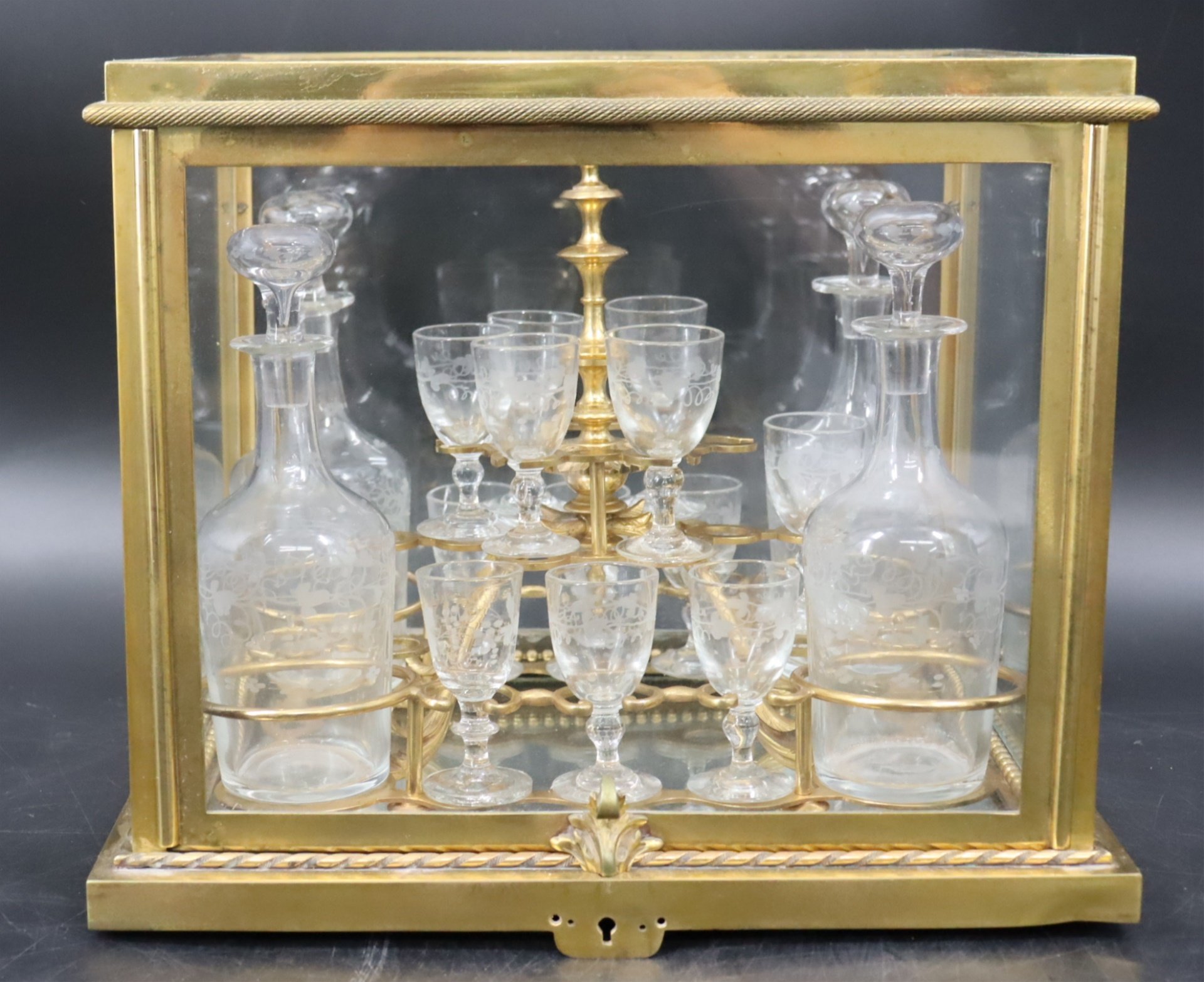 ANTIQUE & FINE QUALITY BRONZE