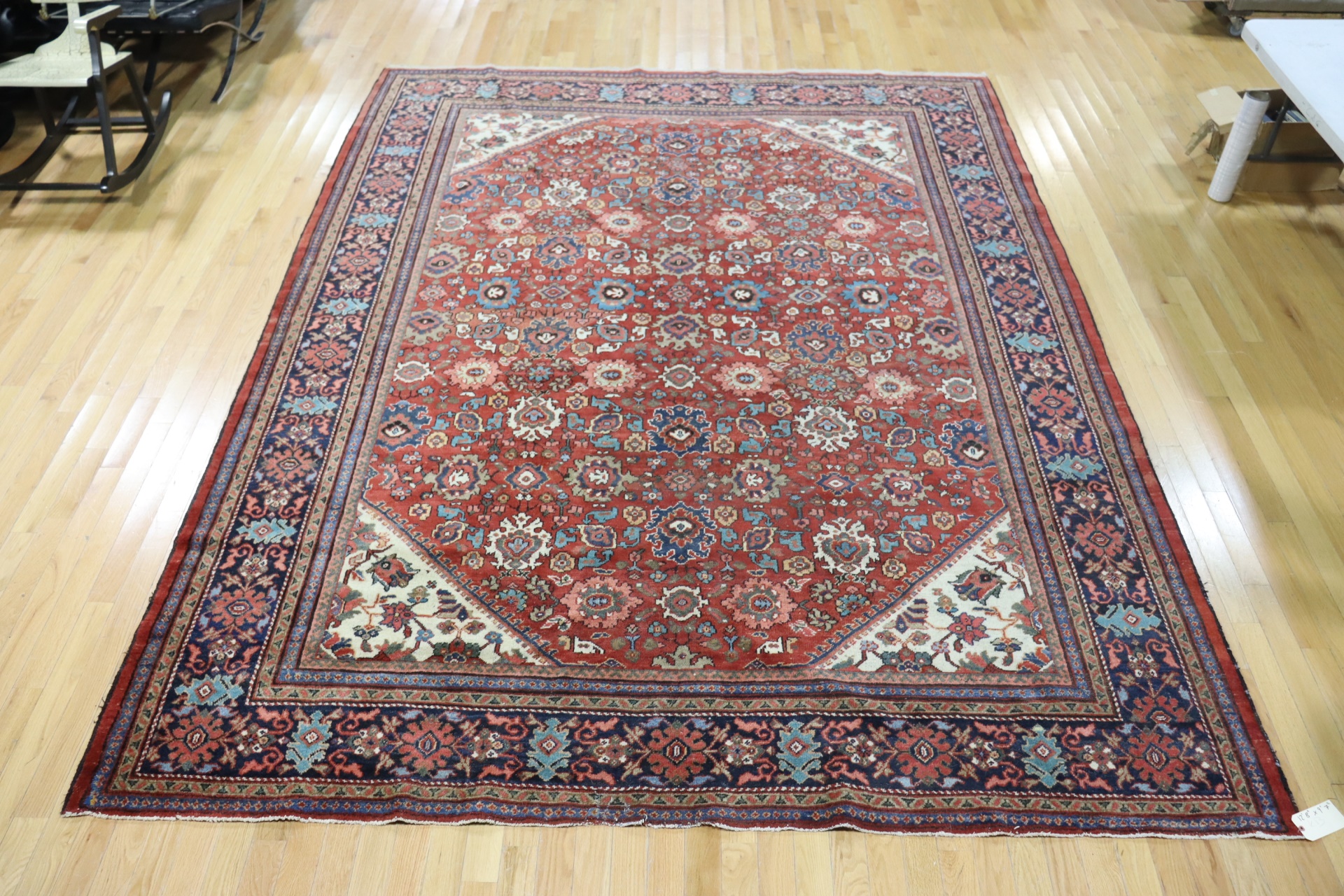 ANTIQUE & FINELY HAND KNOTTED