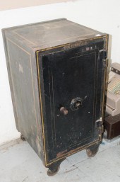 ANTIQUE FLOOR SAFEANTIQUE FLOO