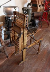 ANTIQUE FOLDING WOOD CLOTHES R