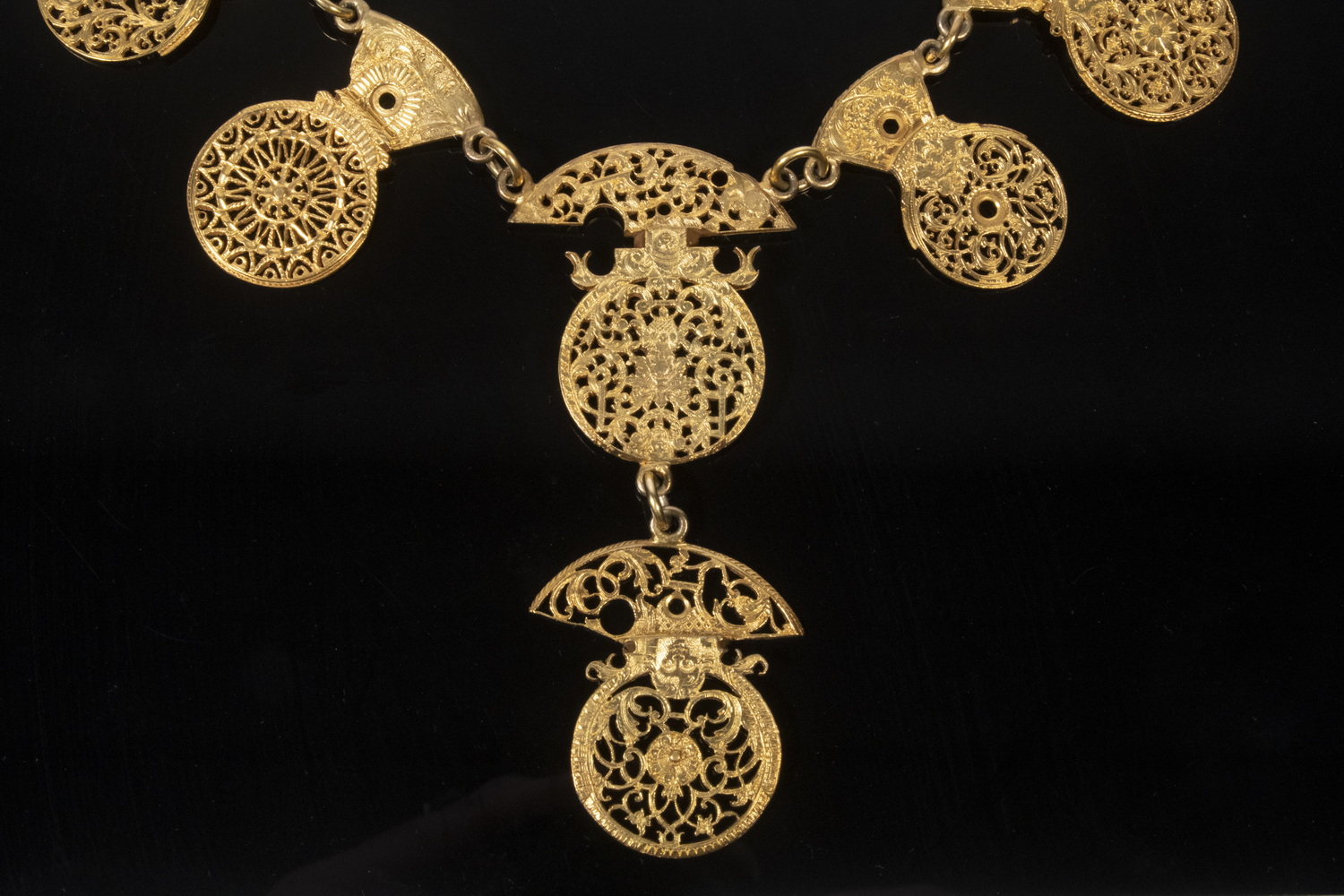 ANTIQUE GOLD NECKLACE Handmade of