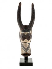 ANTIQUE HAND CARVED AFRICAN TR