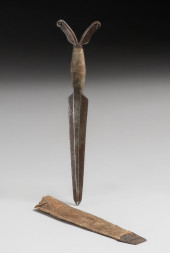 ANTIQUE HAND-FORGED IRON DAGGE