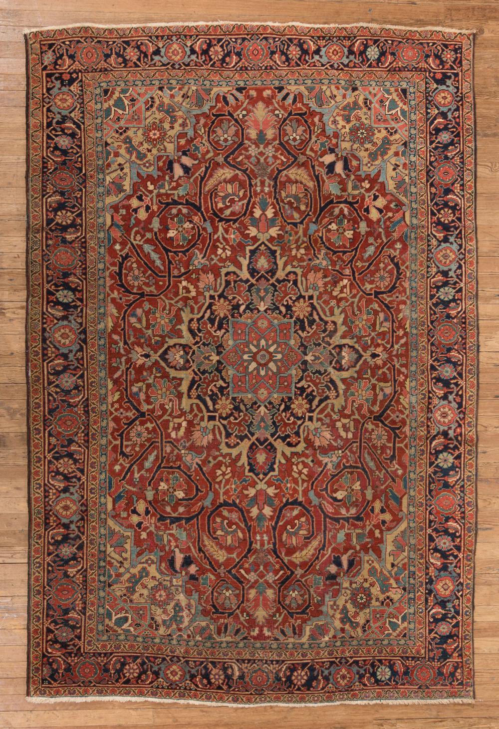 ANTIQUE HERIZ CARPETAntique Heriz