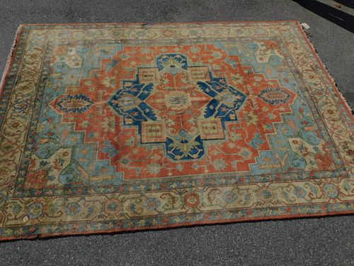 ANTIQUE HERIZ CARPETAntique Heriz