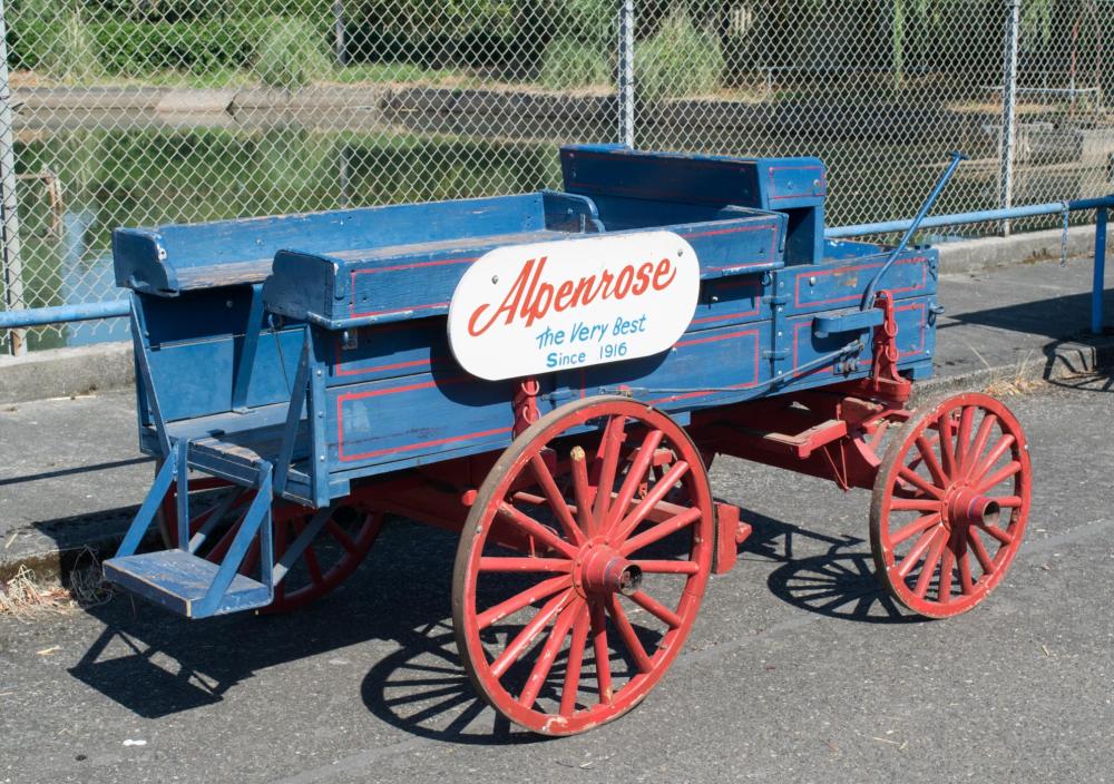 ANTIQUE HORSE-DRAWN OPEN