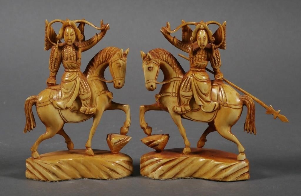 ANTIQUE IVORY PAIR OF KNIGHT
