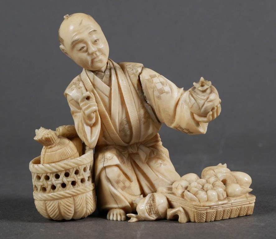 ANTIQUE JAPANESE IVORY CARVINGOld