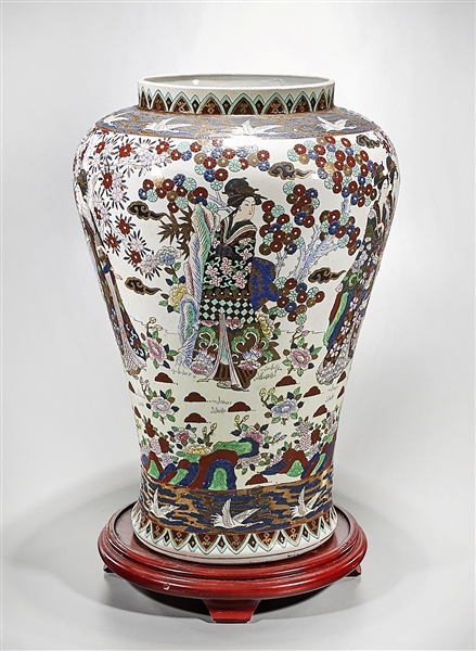 Antique Japanese porcelain vase;