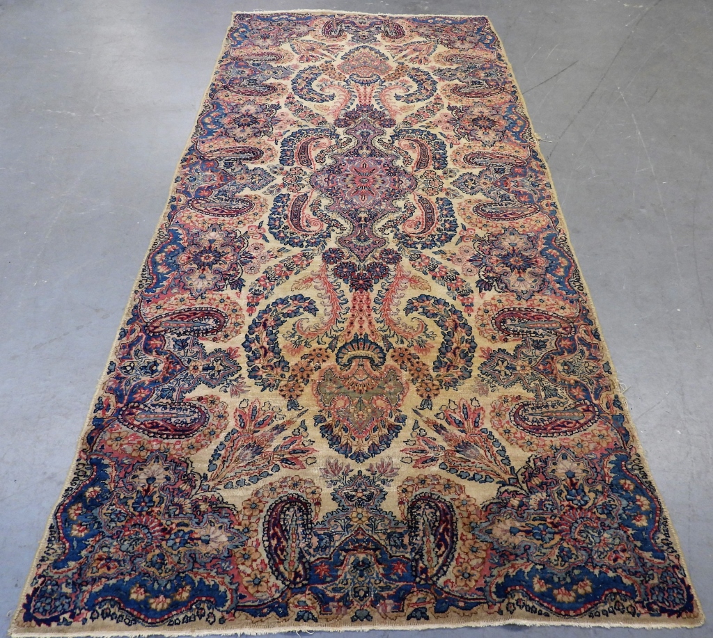 ANTIQUE KERMAN RUG Midde EastLate