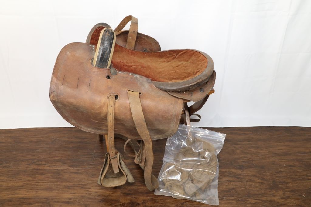 ANTIQUE LADIES LEATHER SIDE SADDLE,
