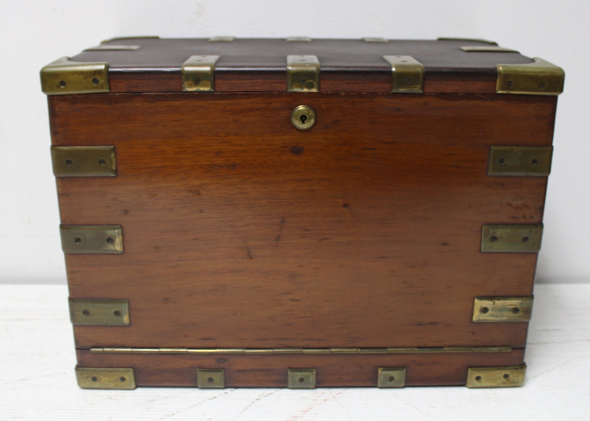 ANTIQUE MAHOGANY CAMPAIGN STYLE