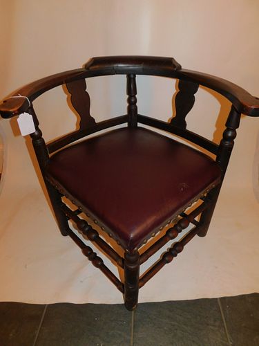 ANTIQUE MAHOGANY CORNER