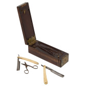 ANTIQUE MEN'S TRAVEL KIT<br>An