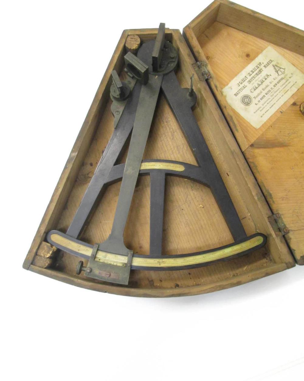 ANTIQUE NAVIGATIONAL OCTANT IN WOOD
